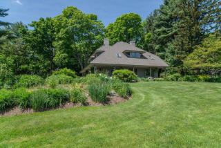 60 Dyer Ave, Collinsville, CT 06019-3232