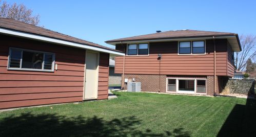 4211 Prairie Dr, Chicago, IL 60803-2323