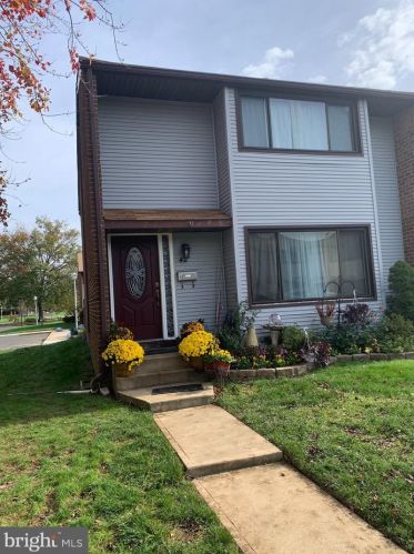42 Covington Dr, East Windsor, NJ 08520-5339