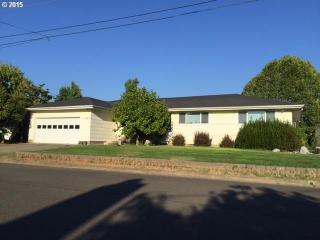 305 Center St, Roseburg, OR 97471-2315