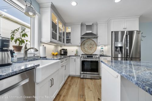 17 Surf Way, Lavallette, NJ 08735-3217