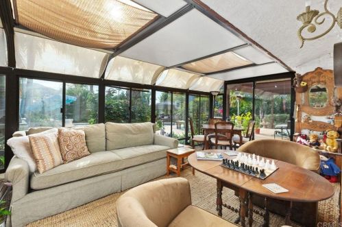 3433 Royal Rd, Vista CA  92084-6616 exterior