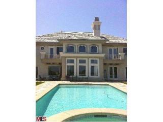 19016 Devonport Ln, Los Angeles CA  91356-5800 exterior