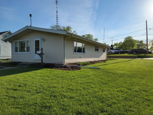 1729 Clay St, Bull Valley, IL 60098-2528