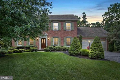 2406 Melbourne Dr, Harrisburg, PA 17112-1083