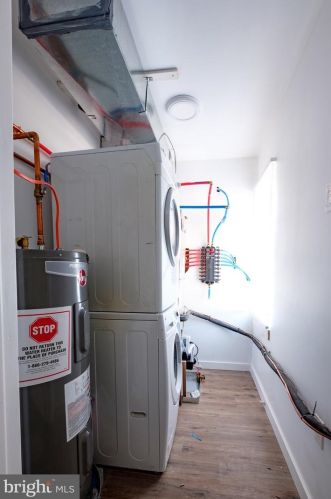 2024 8th St, Philadelphia PA  19122-1304 exterior