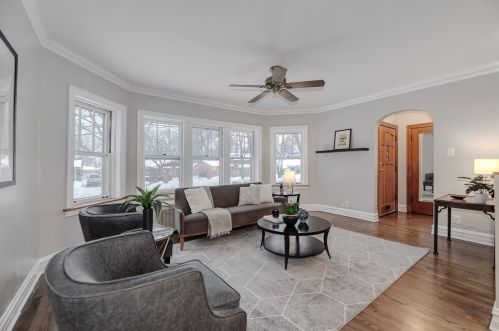 3641 Kemman Ave, Brookfield, IL 60513-1519