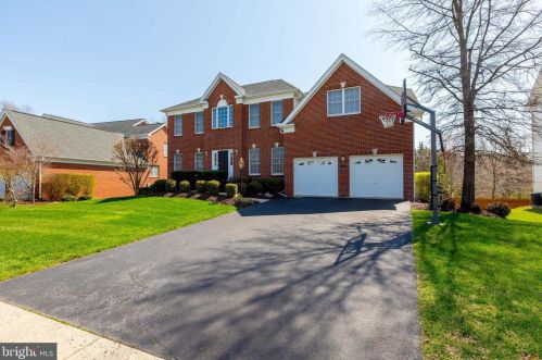 5716 Waterloo Bridge Cir, Haymarket, VA 20169-8126