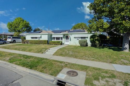 9555 Van Ruiten St, Bellflower, CA 90706-2267