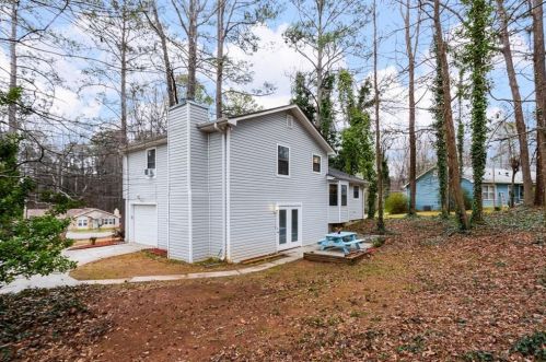 3944 Woodland Cir, Conyers GA  30013-3057 exterior
