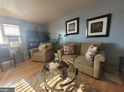 8202 Ditman St, Philadelphia, PA 19136-2814