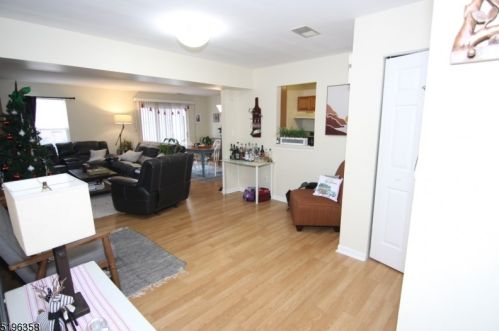 264 Vista Dr, Cedar Knolls, NJ 07927-2033