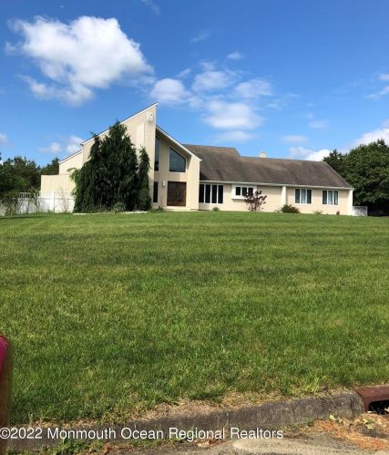 1701 Philadelphia Ave, Lakehurst, NJ 08759-2628