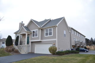 588 Lincoln Station Dr, Oswego IL  60543-8137 exterior