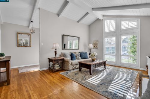 3707 Sheridan Ct, Concord CA  94518-1627 exterior