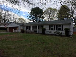 85 Commonwealth Ave, Warwick, RI 02886-2755