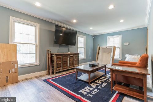 7318 Eggar Woods Ln, Springfield VA  22153-2012 exterior