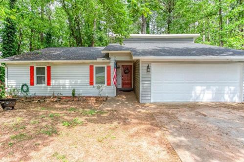 5050 Sioux Cir, Lilburn, GA 30047-4828
