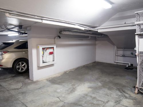 2547 Ala Wai Blvd, Honolulu HI  96815-3457 exterior