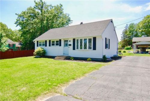 4 Clay Ln, Westerly, RI 02891-2519