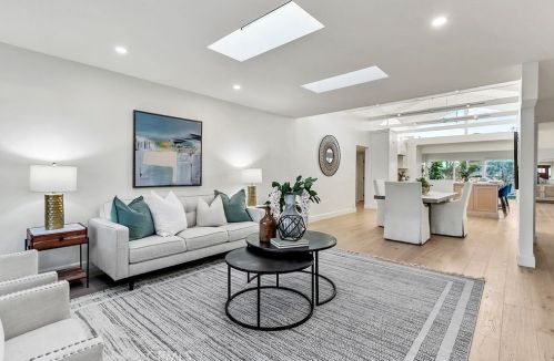 17089 Westport Dr, Huntington Beach CA  92649-4246 exterior