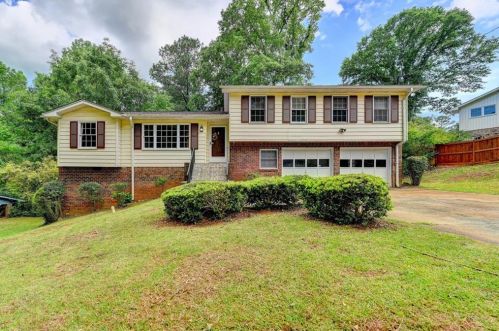 4841 Candlewood Ln, Stone Mountain, GA 30088-1605