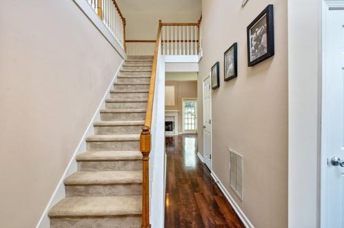 75 Links Ct, Newnan, GA 30265-2071