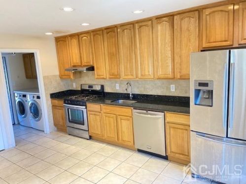 220 Westgate Dr, Edison, NJ 08820-1165