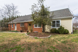 8017 Guy Dr, Manassas, VA 20111-2530