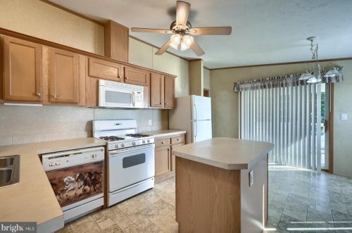 104 Dovefield Dr, Lancaster PA  exterior