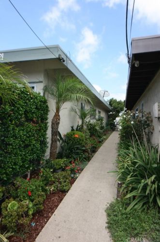 8421 Warner Ave, Huntington Beach, CA 92647-6071