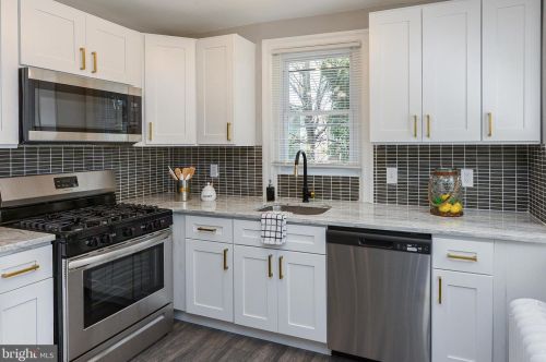 5453 Marvine St, Philadelphia, PA 19141-3009