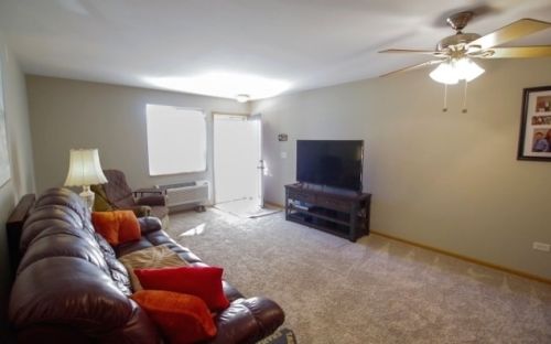 703 Silverstone Dr, Carpentersville, IL 60110-1182
