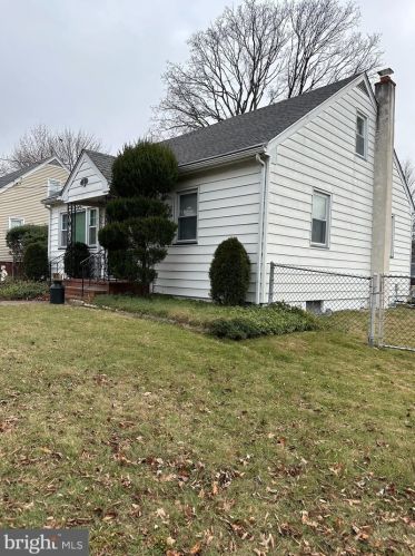 135 Chapman Ave, Trenton, NJ 08610-2213