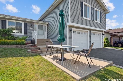 3910 Shoreline Dr, Hanover Park, IL 60133-6137