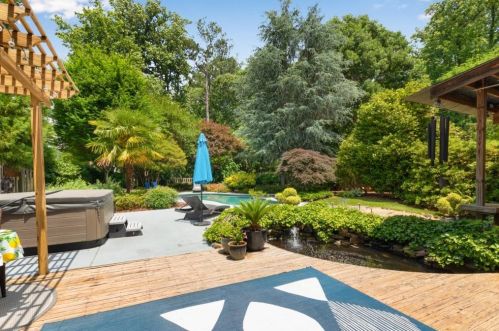 676 Hillpine Dr, Atlanta GA  30306-3277 exterior