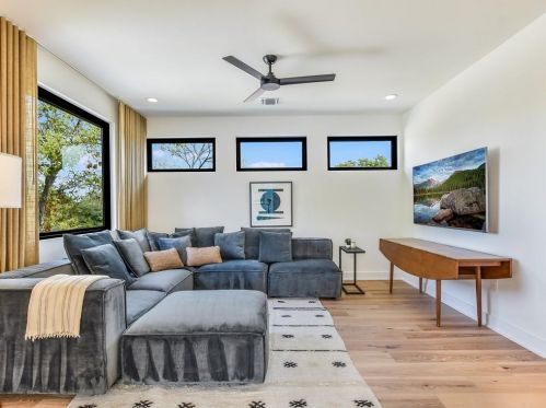 6001 Eureka Dr, Austin TX  78745-2962 exterior