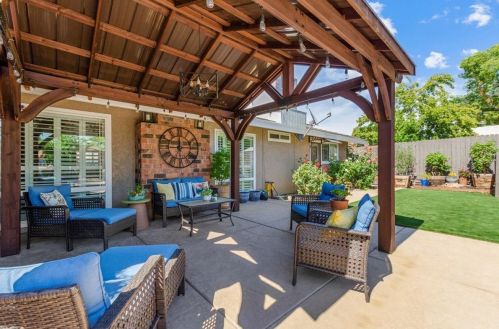 8712 Lodestone Cir, Elk Grove CA  95624-2520 exterior