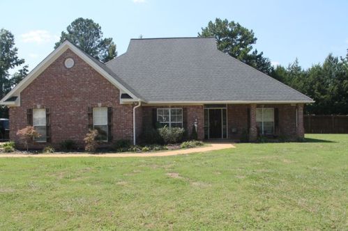 830 White Oak Ln, Starkville, MS 39759-7694