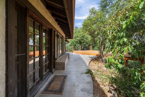 1921 Arroyo Dr, Riverside CA  92506-1610 exterior