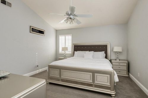 8982 Springhurst Dr, Elk Grove CA  95624-3220 exterior