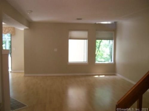 92 Blackbirch Ct, Huntington CT  06484-3873 exterior