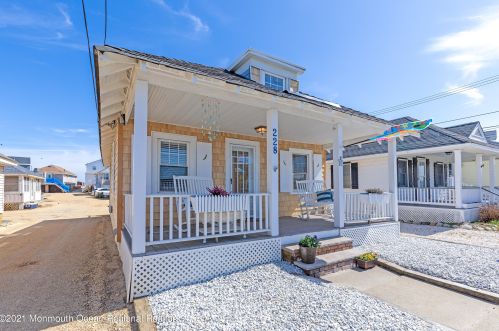 228 Ocean Ave, Point Pleasant Beach, NJ 08742-3154