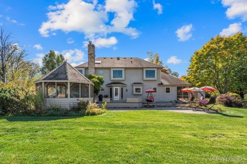 7 Crestview Dr, Oswego IL  60543-9475 exterior