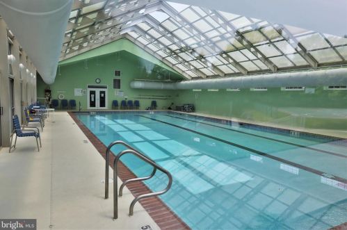 28 Ginger Ct, Princeton NJ  08540-9421 exterior