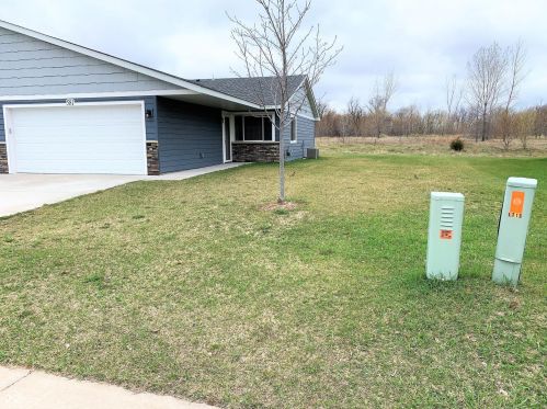 581 Roosevelt St, Spectacle Lake, MN 55008-9336