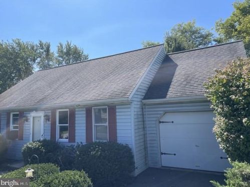 330 Barberry Dr, Lancaster, PA 17601-1360