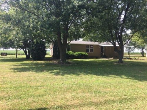 203 Locust St, Roberts, IL 60962-8044