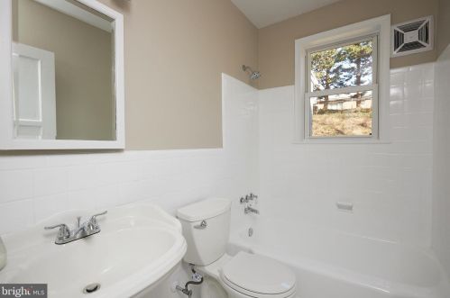 221 Dl Dr, Silver Spring MD 20910-1501 exterior