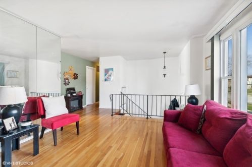 5901 Stuart Ln, Oak Forest, IL 60452-2831
